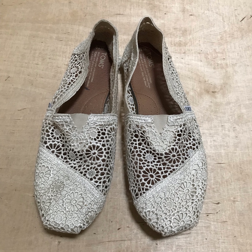 Toms Crochet Beige Slip On Size 10